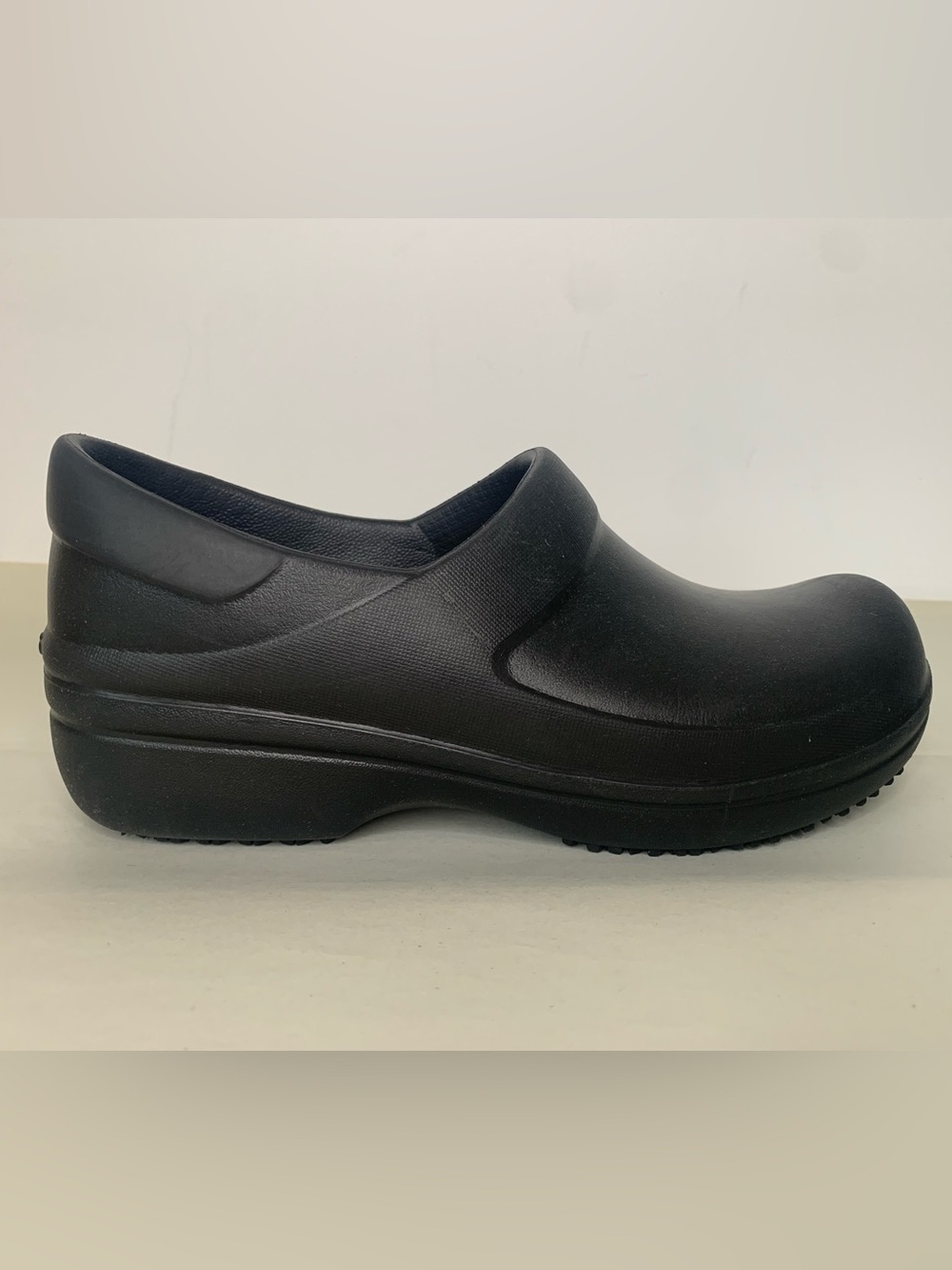 Crocs Neria Pro II Work Clogs, Size W5, Black, slip resistant, easy on and off